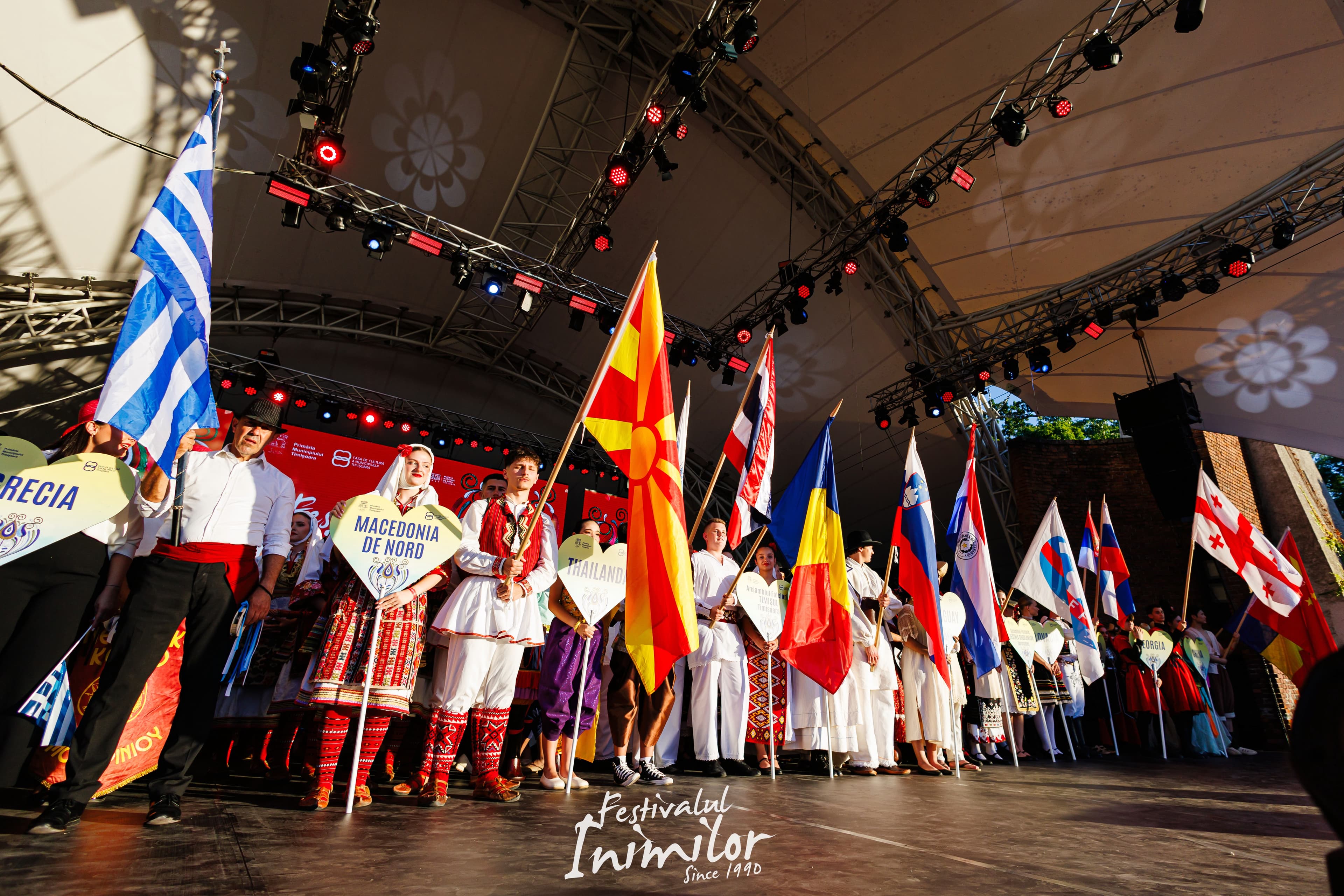 11 ansambluri internaționale