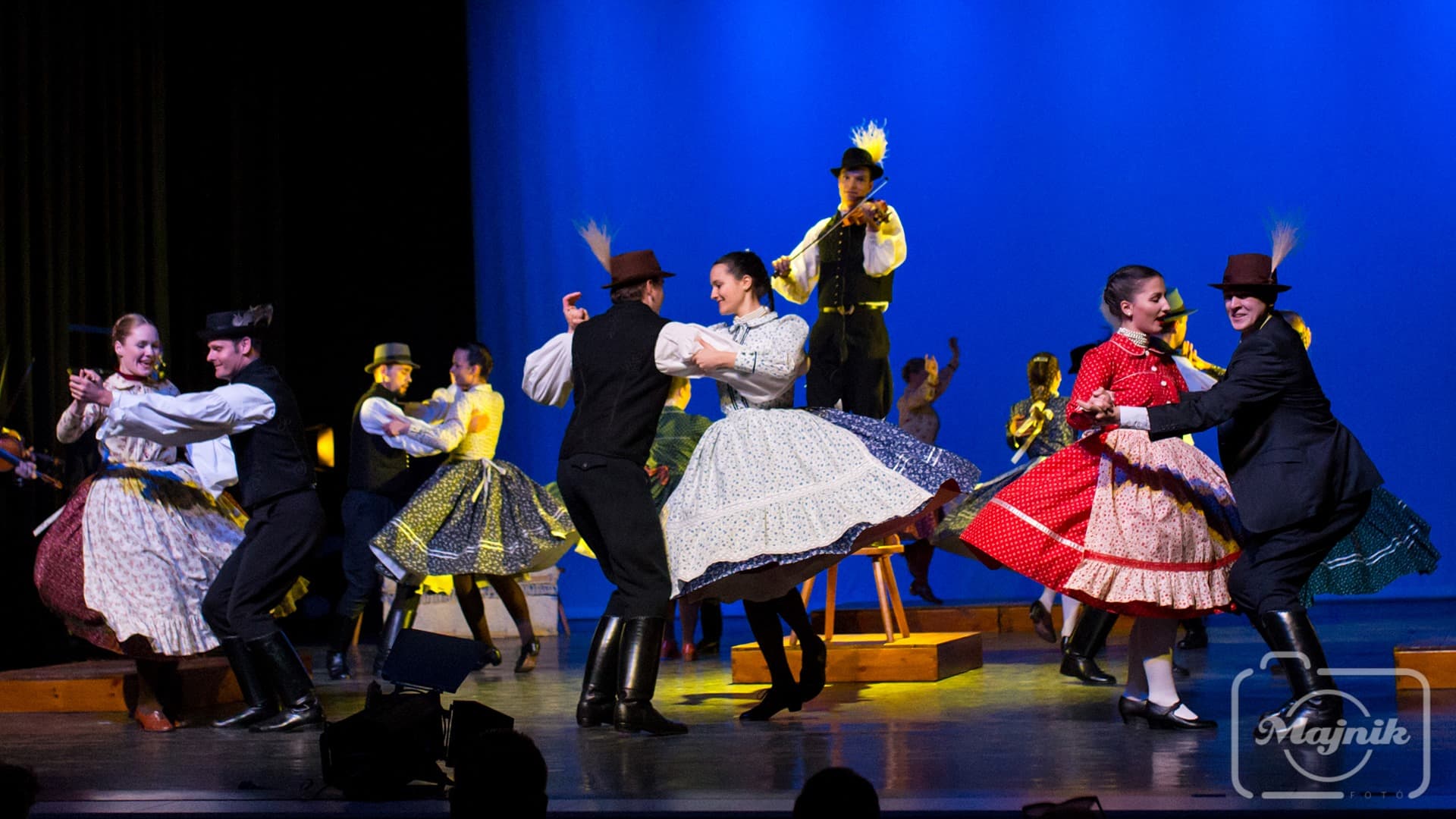 Tabán Folk Dance Ensemble — Ungaria